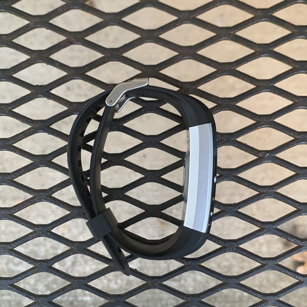 Fitbit - Picture 8 of 15